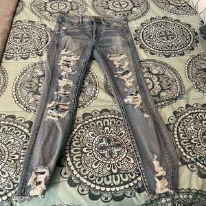 American Eagle distressed size 6 skinny jeans